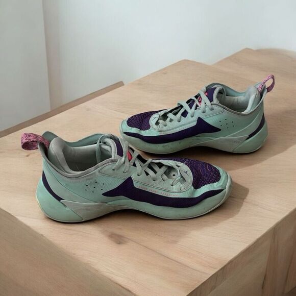 Athletic_Shoes